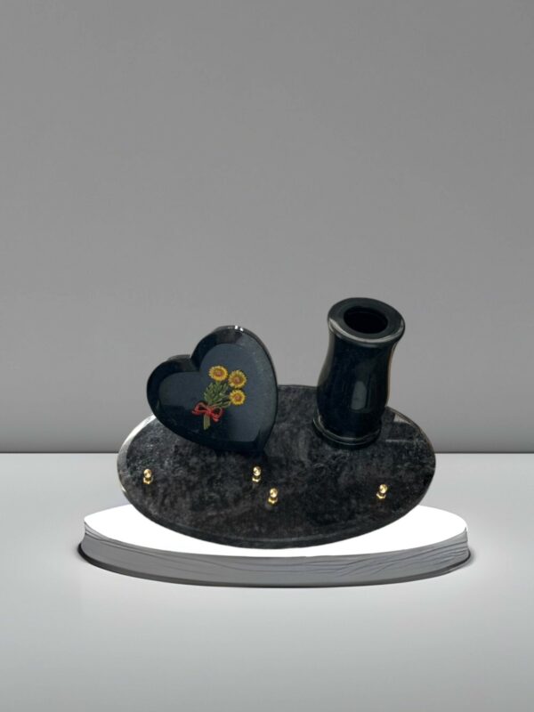 Plaque avec Coeur, Tournesol et Vase en Granit